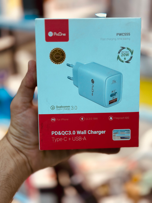 شارژر دیواری پرووان PWC555 توان 20 وات دو پورت USB و Type-C