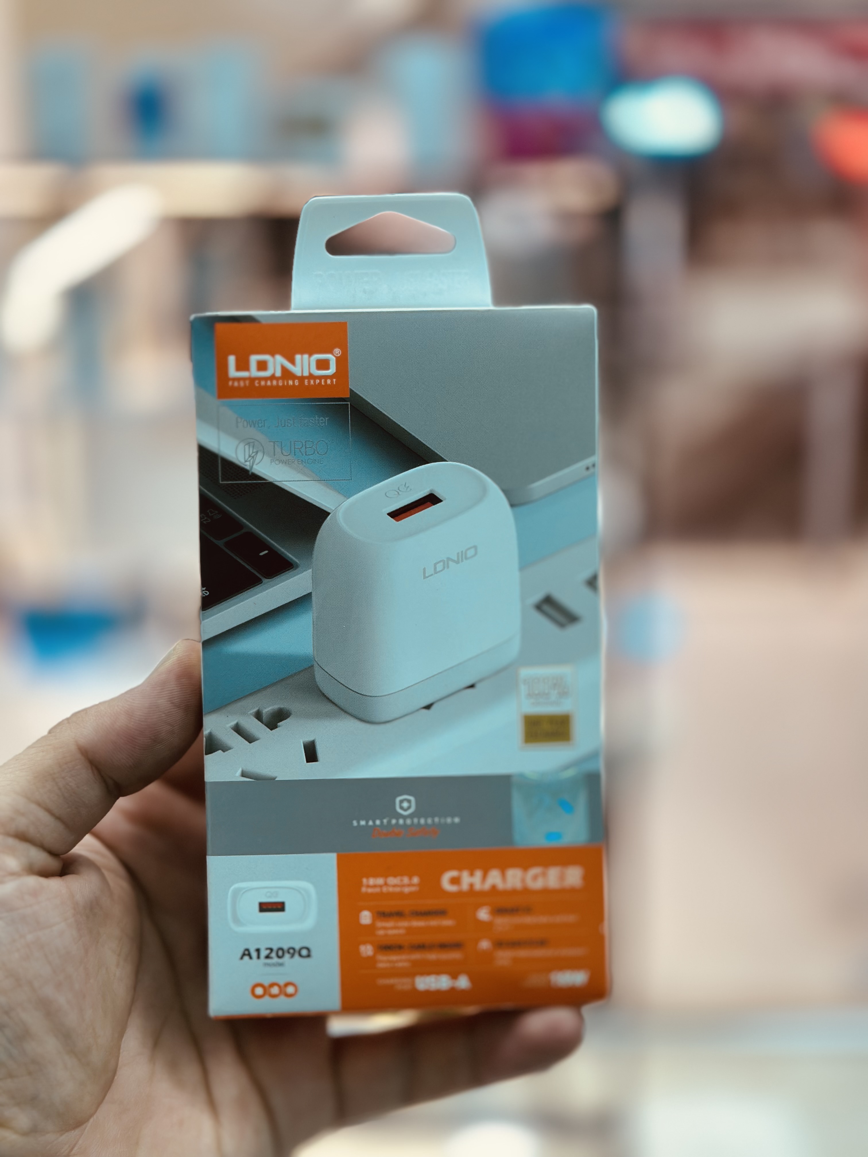 شارژر دیواری فست شارژ ۱۸ وات الدینیو مدل LDNIO A1209Q
