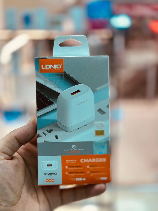 شارژر دیواری فست شارژ ۱۸ وات الدینیو مدل LDNIO A1209Q